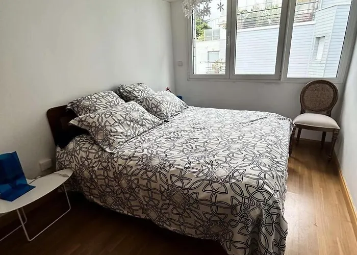 Laetitia - - Et Commerces Mae-9563